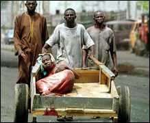 Nigerianerne må vente ennå en stund før de får stemt. (Foto: Scanpix)