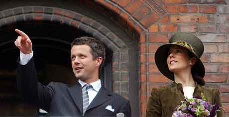Kronprins Frederik og Mary Donaldson på Rådhuset. Foto: John McConnico, AP