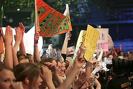 8.000 Idol-fans heiet på de to finalistene i Oslo Spektrum. Foto: Gunnar Lier, Scanpix. 