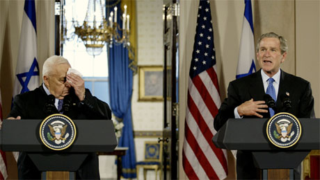 Tette bånd mellom Bush-administrasjonen og Sharon-regjeringen forsterker krisen i Midtøsten, skriver utenrikskommentator Jahn Otto Johansen. (Foto: AFP/Scanpix)