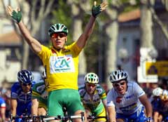 Thor Hushovd jubler i det han vinner andre etappe i Tour de Languedoc. (Foto: AFP/Scanpix)