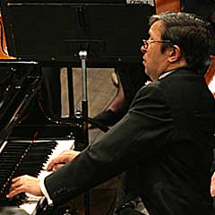 Murray Perahia spilte klaver ... Murray Perahia spilte klaver ...
