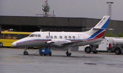 Coast Air-flyet måtte nødlande da den ene motoren mistet kraft etter en oljelekkasje. Foto: NRK. Coast Air-flyet måtte nødlande da den ene motoren mistet kraft etter en oljelekkasje. Foto: NRK.