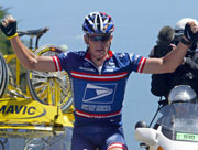 Lance Armstrong viste styrke søndag. (Foto: AFP PHOTO JOEL SAGET) 