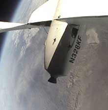 8. april nådde SpaceShipOne en høyde på 32 kilometer under den andre motortesten. (Foto: AFP/Scaled Composites)