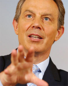 Onsdag får Tony Blair og britene lese granskingskommisjonens rapport. (Arkivfoto: AP/Scanpix)