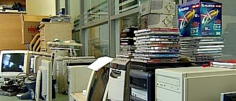 Politiet beslagla fleire datamaskinerog digitale kamera under aksjonen i mai. Politiet beslagla fleire datamaskinerog digitale kamera under aksjonen i mai.