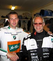 Fryd og gammen da Frode Lafton (t.v) kunne ønske Peter Engelbrektsson som ny Høndefoss-trener. (Foto: Scanpix) Fryd og gammen da Frode Lafton (t.v) kunne ønske Peter Engelbrektsson som ny Høndefoss-trener. (Foto: Scanpix)