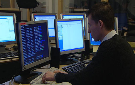 Norsk politi har utviklet et avansert datasystem som avslører brukere av overgrepsbilder av barn. I dokumentaren tirsdag 1.juni viser journalistene Arne O.Holm og Svein Bæren arbeidet bak den store politiaksjonen mot såkalt barneporno.