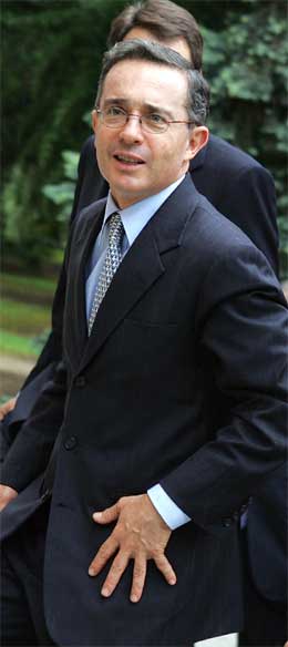 Alvaro Uribe er president i Colombia. (Foto: AFP/Scanpix) Alvaro Uribe er president i Colombia. (Foto: AFP/Scanpix)