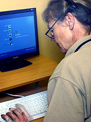 Når svigermor sliter med PC-en, kan det være fint å kjenne en av vår tids "handymen". Foto: Scanpix Når svigermor sliter med PC-en, kan det være fint å kjenne en av vår tids "handymen". Foto: Scanpix