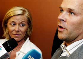 Frps finanspolitiske talskvinne Siv Jensen og regjeringspartienes forhandlingsleder Jan Tore Sanner (H). (Foto: Scanpix / Jarl Fr. Erichsen) Frps finanspolitiske talskvinne Siv Jensen og regjeringspartienes forhandlingsleder Jan Tore Sanner (H). (Foto: Scanpix / Jarl Fr. Erichsen)