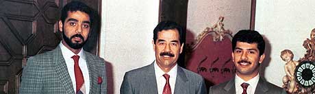 Uday og Qusay Hussein ble drept av amerikanske soldater i juli 2003. Her sammen med faren, Iraks tidligere diktator Saddam Hussein, som ble pgrepet i desember i fjor. (Arkivfoto: AFP)