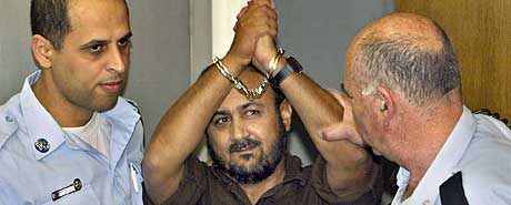 Marwan Barghouti hevder at han er uskyldig, men søndag ble han dømt til livsvarig fengsel. (Foto: AP/David Silverman)