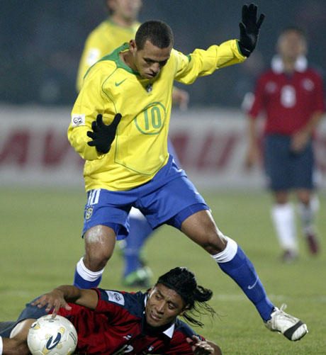 Luis Fabiano var det største lyspunktet for Brasil i kampen mot Chile (Foto: Reuters)