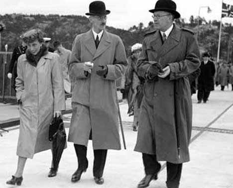 Svinesundsbrua ble høytidelig åpnet av Kong Haakon i 1946. ( Foto: SCANPIX)