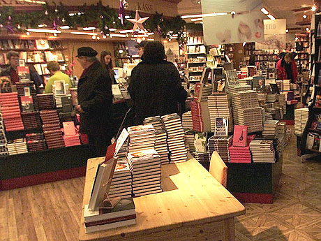 Hvorfor kjøper vi færre bøker når vi har mer penger? Foto: Gorm Kallestad / SCANPIX