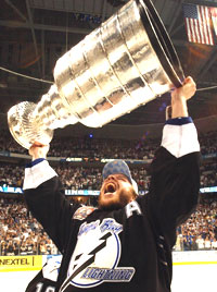 Fredrik Modin er den 20. svensken som kan ta med seg Stanley Cup-trofeet hjem til Sverige (Foto: Scanpix) Fredrik Modin er den 20. svensken som kan ta med seg Stanley Cup-trofeet hjem til Sverige (Foto: Scanpix)