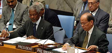 Resolusjonen er bde rimelig og rettferdig, mener FNs generalsekretr Kofi Annan. Her fra avstemningen i sikkerhetsrdet tirsdag kveld. (Foto: AP/David Karp)