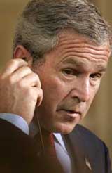 Bush er i konflikt med høyesterett (Foto: J. Reed, Reuters)