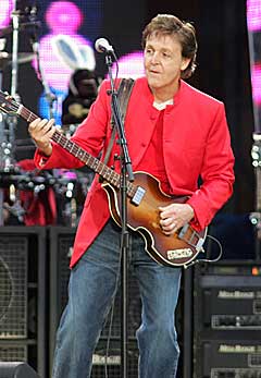Paul McCartney fra konserten i Praha, hvor han avsluttet med Hey Jude. Foto: David Neff, Scanpix.