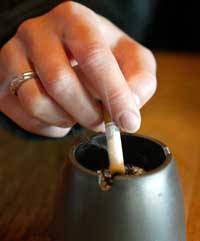Røykeforbudet fører til oppsigelser ved Cafe Zebra i Steinkjer. (Foto: Gorm Kallestad/SCANPIX)