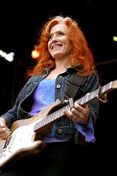 Bonnie Raitt dedikerte en låt til den store DANSKE bluesartist, Kristin Berglund. Foto: Arne Kristian Gansmo, NRK. Bonnie Raitt dedikerte en låt til den store DANSKE bluesartist, Kristin Berglund. Foto: Arne Kristian Gansmo, NRK.