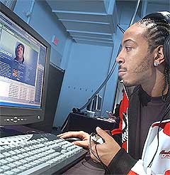 Rapperen Ludacris vil at folk skal laste ned musikken hans på lovlig vis. Foto: Scanpix.
