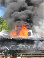 Flammene ødela Træffhuset i løpet av en liten time. Foto: Gunnar Sandvik Flammene ødela Træffhuset i løpet av en liten time. Foto: Gunnar Sandvik