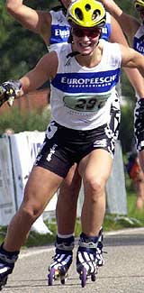 Marit Bjørgen på rulleski i lagtempo-VM 2000 (Foto: Scanpix/Nisse Schmidt)