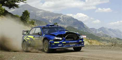 Petter Solberg kjørte gjennom en bekk som var dypere enn det han trodde. Dermed mistet han kontroll over bilen og kjørte av veien. Dette tapte han rundt 40 sekunder på. Foto:Håkon Mosvold Larsen / SCANPIX Petter Solberg kjørte gjennom en bekk som var dypere enn det han trodde. Dermed mistet han kontroll over bilen og kjørte av veien. Dette tapte han rundt 40 sekunder på. Foto:Håkon Mosvold Larsen / SCANPIX