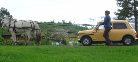 Morris har fått (en) ekstra hestekraft. Foto: Nordisk Film