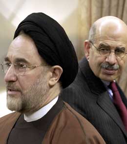 ElBaradei har tidligere kritisert Khatami og Teheran for lite samarbeidsvilje (Foto: H. Sarbakhshian, AP) 