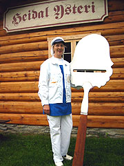 Marie Lise Krukhaug er ei av kvinnene som tok høvelen i egen hånd, og startet eget ysteri. Foto: Guri Norstrøm, NRK