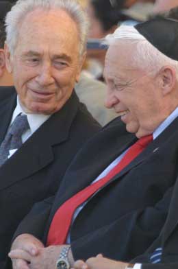 Peres og Sharon kan havne i samme regjering igjen (Foto: R. Zvulun, Reuters)