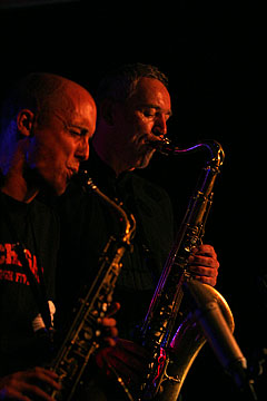 Frode Nymo (venstre) og Petter Wettre i Petter Wettre Quintet på Moldejazz 2004. Foto: Arne Kristian Gansmo, NRK.