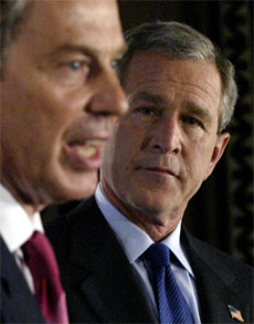 George W. Bush og Tony Blair sliter med å holde koalisjonen i Irak samlet. (Foto: AFP/Scanpix)
