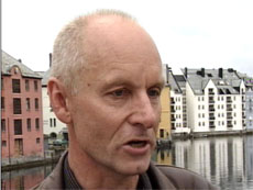 Oddbjørn Leirvik ved Teologisk fakultet er kritisk til talen. (Foto: NRK)