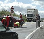 Tre personer ble sittende fastklemt i ulykken. Tre personer ble sittende fastklemt i ulykken.