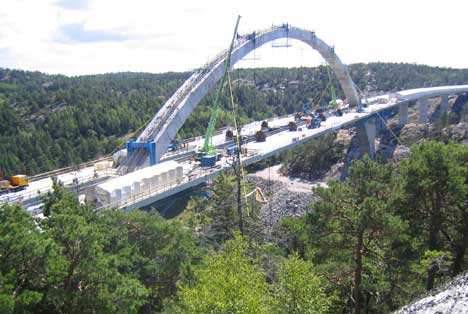Den polske jernbinderen Jan Stanko omkom etter en fallulykke under byggearbeidene på Svinesundbrua i august 2003.