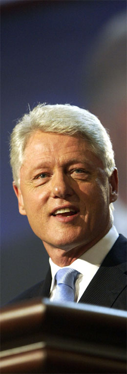 Bill Clinton var forsiktig i sin kritikk av George W. Bush i sin hylllingstale til John Kerry. (Foto: AFP/Scanpix)