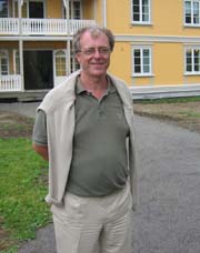 En stolt klinikksjef, Per Anders Øien, foran det nyeste tilskuddet til Modum Bad, Villa Nora. En stolt klinikksjef, Per Anders Øien, foran det nyeste tilskuddet til Modum Bad, Villa Nora.