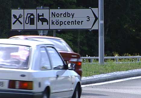 Det er alt for få nordmenn som kjører inn mot den nye storsatsingen på Svinesund i forhold til forhåpningene ( Foto: Petter Grimnes, NRK )