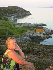 Eva Peggy Stensønes fikk ei øy i gave. Foto: Ann Jones, NRK