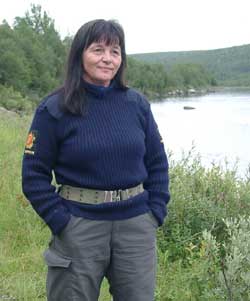 Elveoppsynsvakt Marit Ravna Sara. Elveoppsynsvakt Marit Ravna Sara.