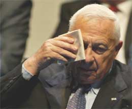 FREMSKYNDER: Statsminister Ariel Sharon fremskynder avstemningen om Gaza-planen. Ny dato er 25. oktober. (Foto: Scanpix)