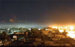 Sentrum i den hellige sjiabyen Najaf ble i kveld utsatt for kraftige angrep (Scanpix/AFP)