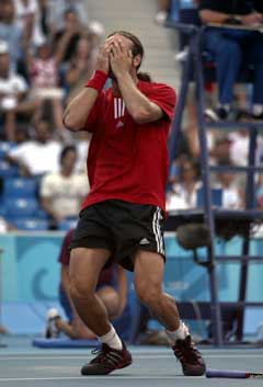 Nicolas Massu kunne knapt tro det da han ble klar for finalen. (Foto: Reuters/Scanpix)