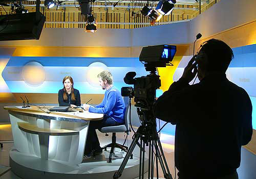 Fra en prøve i TV-studio - fotograf Einar bak kamera.