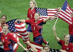 De amerikanske spillerne feiret OL-gullet. (Foto: AFP/Scanpix)